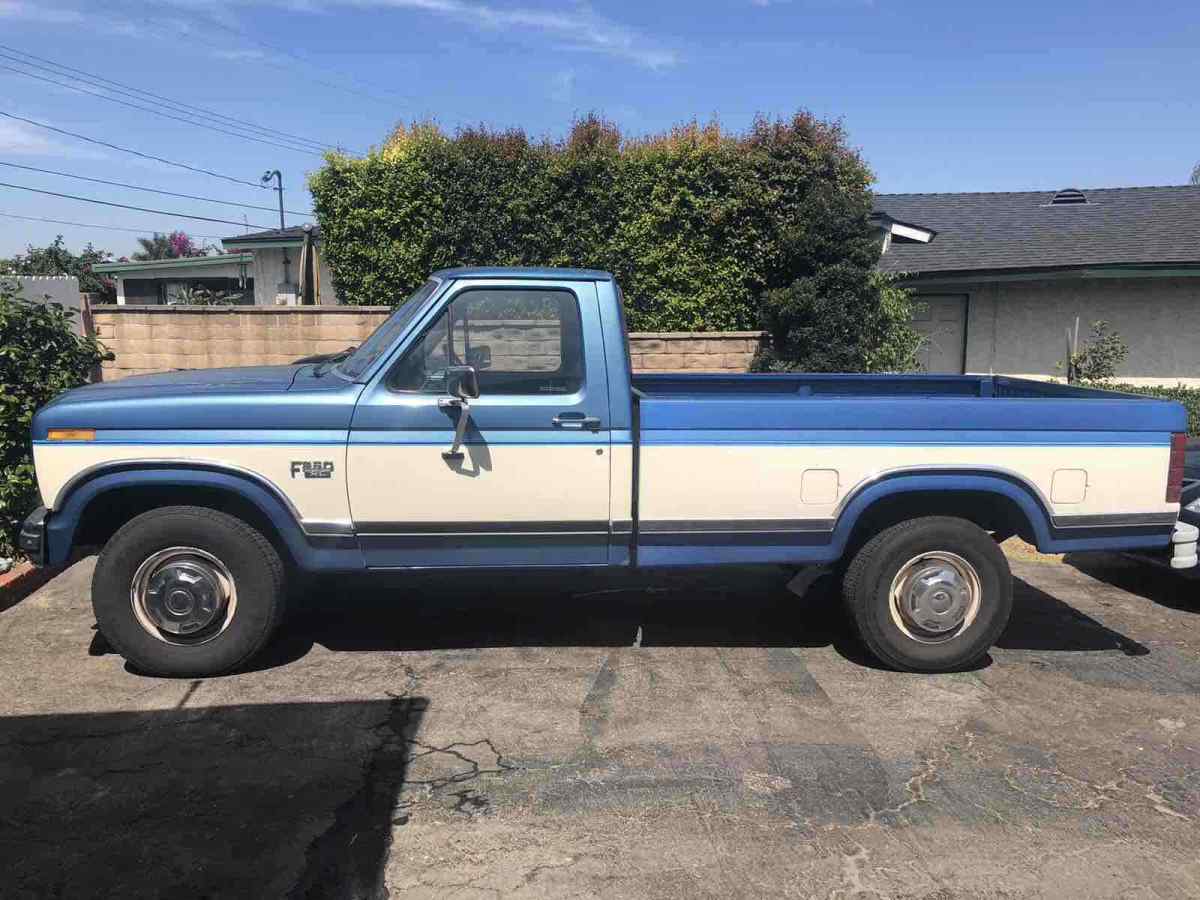 1985 Blue Ford F-250 Pickup