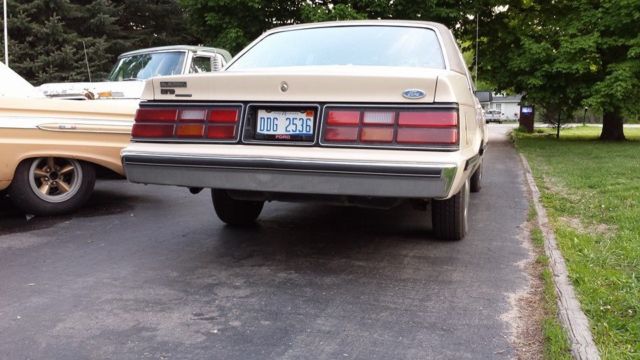 1985 Tan Ford LTD Midsize Sedan