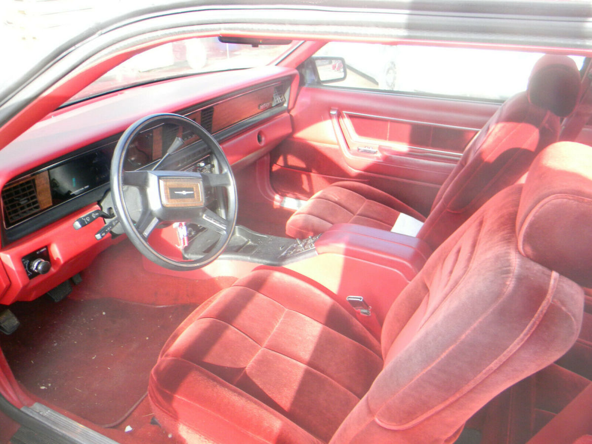 1983 Medium Charcoal Metallic Ford Thunderbird Sedan