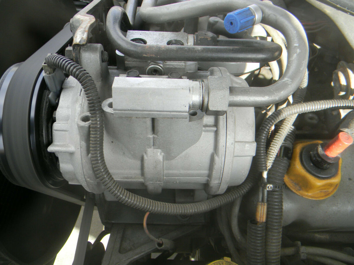 1983 Medium Charcoal Metallic Ford Thunderbird Sedan