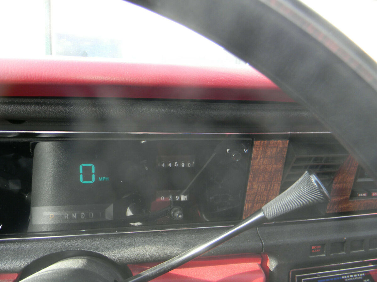 1983 Medium Charcoal Metallic Ford Thunderbird Sedan