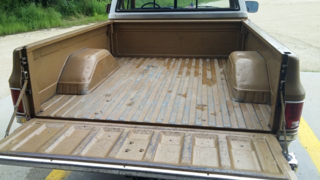 1985 Gold / white Chevrolet C-10 Regular cab pickup