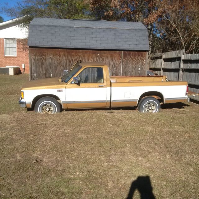 1985 Gold & White (Georgia Tech Edition) GMC Other Long Wheelbase Pickup