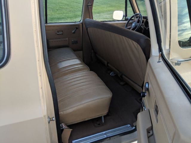 1985 Tan GMC Suburban SUV
