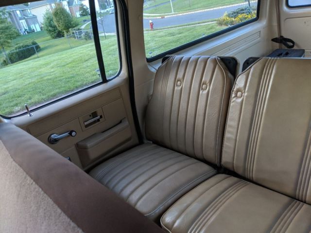 1985 Tan GMC Suburban SUV