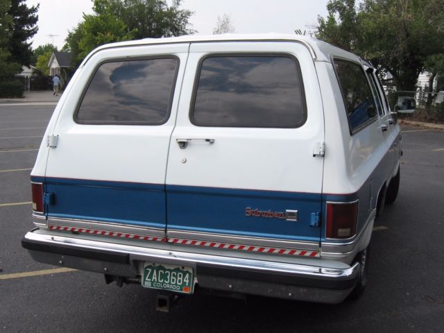 1985 White/Blue GMC Suburban SUV