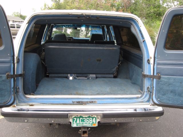 1985 White/Blue GMC Suburban SUV