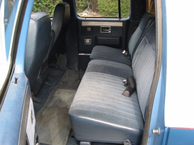 1985 White/Blue GMC Suburban SUV