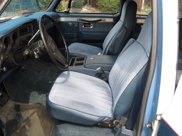 1985 White/Blue GMC Suburban SUV