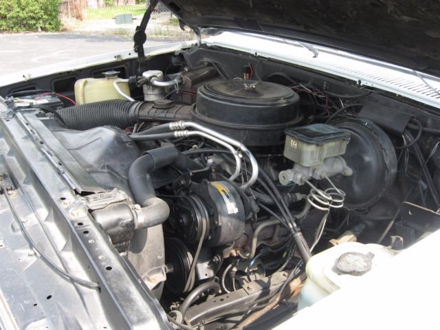 1985 White/Blue GMC Suburban SUV