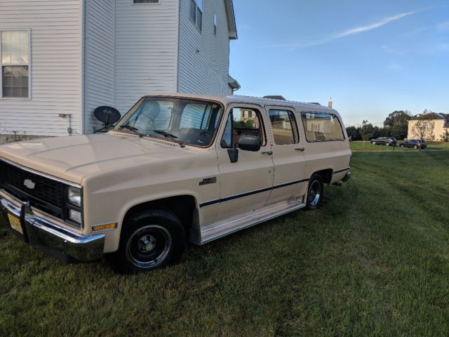 1985 Tan GMC Suburban SUV