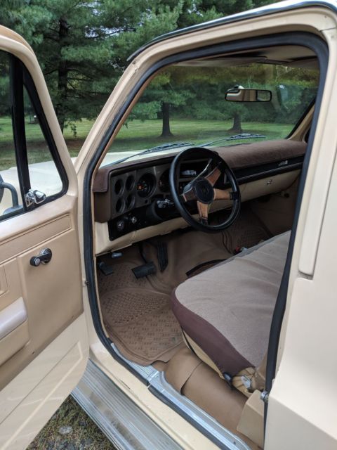 1985 Tan GMC Suburban SUV