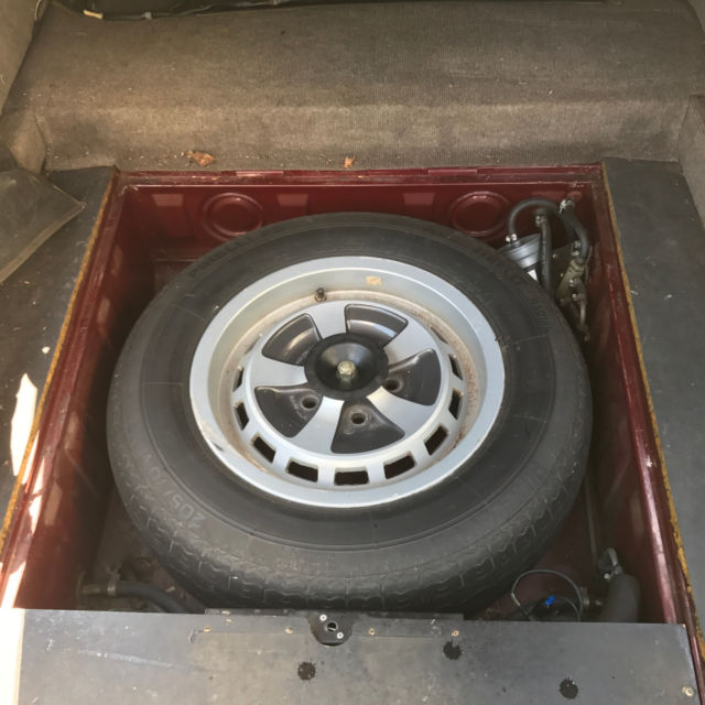 1985 Burgundy Jaguar XJ6 Sedan