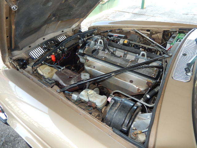 1985 Gold Jaguar XJ6 Sedan