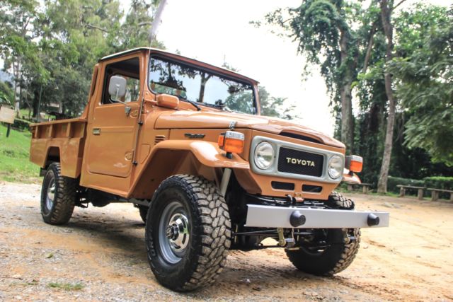 1980 Yellow Toyota Land Cruiser --