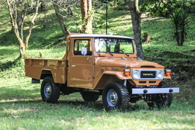 1980 Yellow Toyota Land Cruiser --