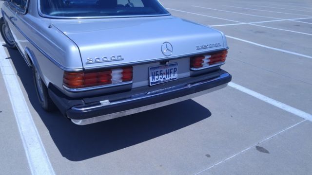 1985 Gray Mercedes-Benz 300-Series Coupe