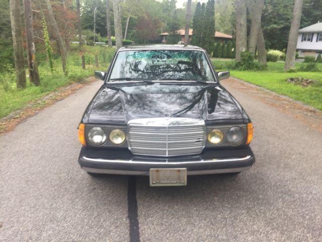 1985 Mercedes-Benz 300-Series