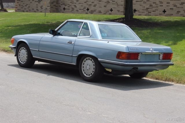 1985 Blue Mercedes-Benz SL-Class Convertible
