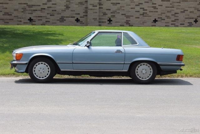 1985 Blue Mercedes-Benz SL-Class Convertible