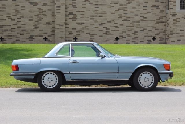1985 Blue Mercedes-Benz SL-Class Convertible