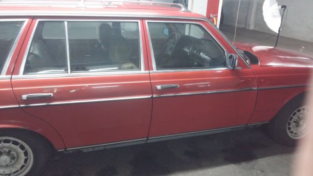 1985 Red Mercedes-Benz 300-Series Wagon