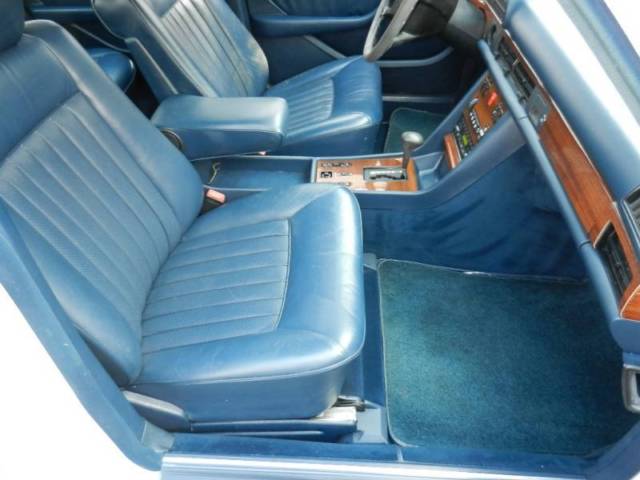 1985 Off White Mercedes-Benz 300-Series Sedan