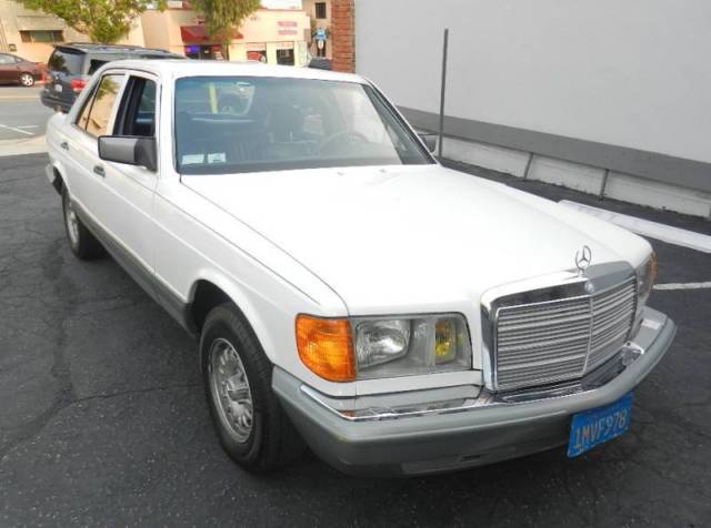1985 Off White Mercedes-Benz 300-Series Sedan