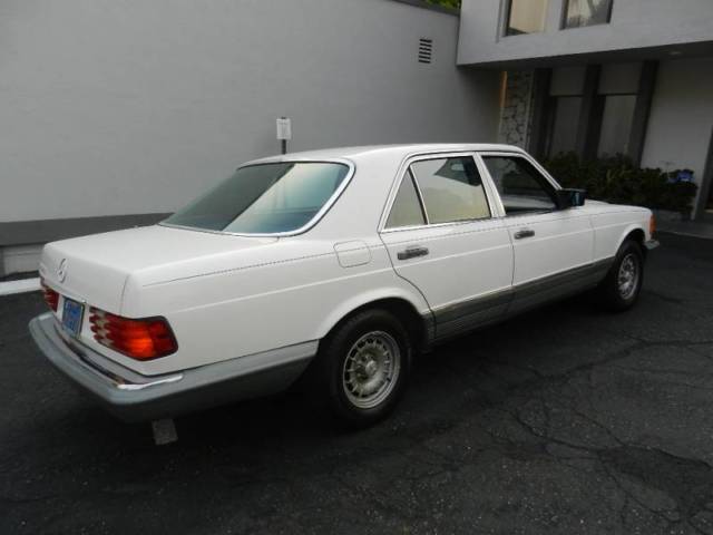1985 Off White Mercedes-Benz 300-Series Sedan