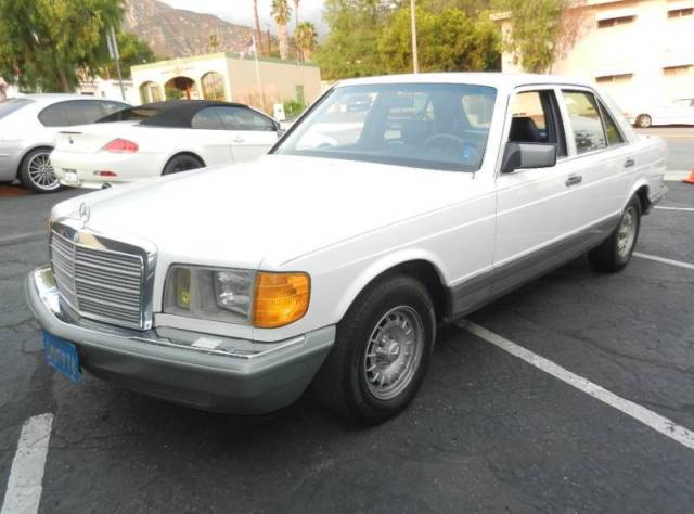 1985 Off White Mercedes-Benz 300-Series Sedan