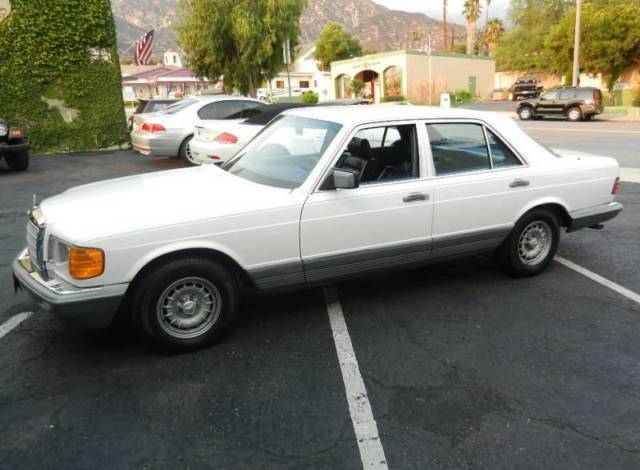 1985 Off White Mercedes-Benz 300-Series Sedan