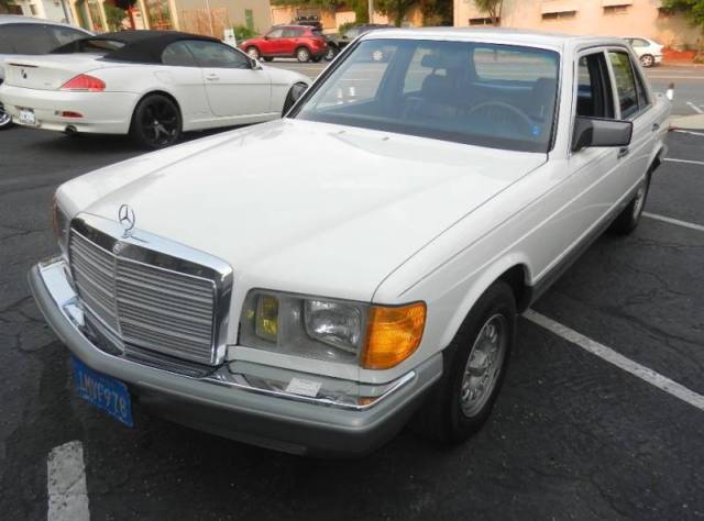 1985 Off White Mercedes-Benz 300-Series Sedan