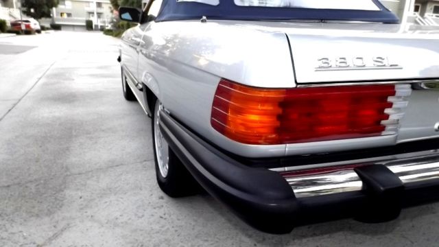 1984 Silver Mercedes-Benz SL-Class Convertible