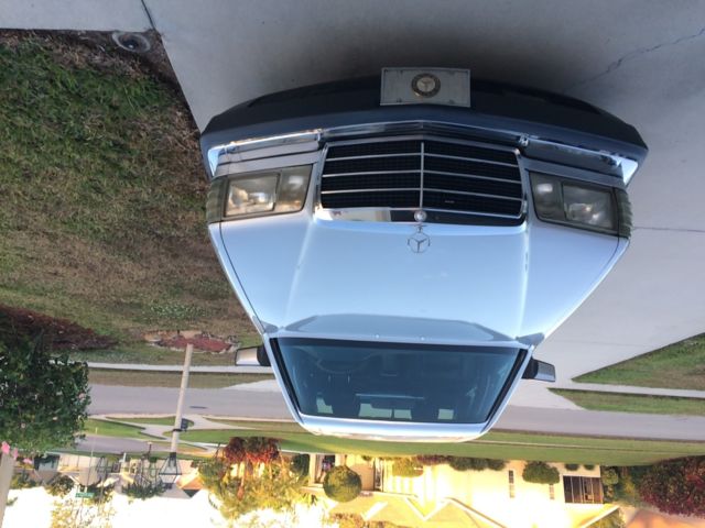 1985 Silver Mercedes-Benz 500-Series Sedan