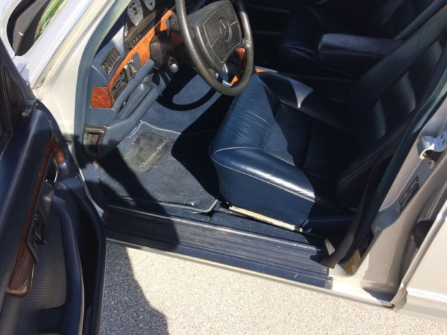 1985 Silver Mercedes-Benz 500-Series Sedan