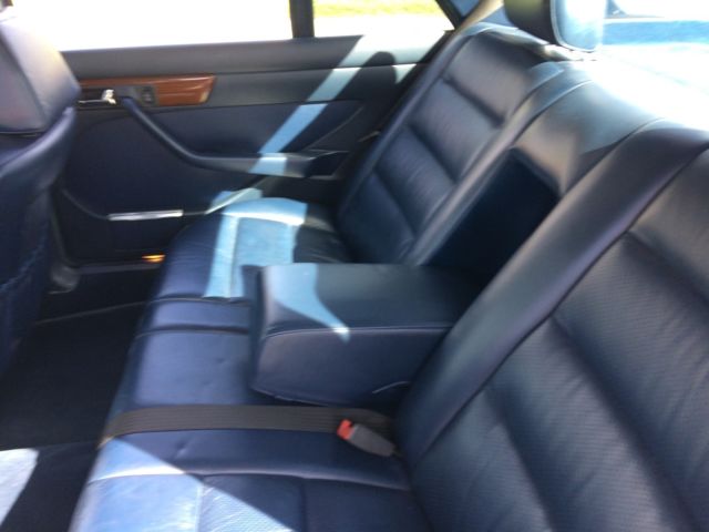 1985 Silver Mercedes-Benz 500-Series Sedan