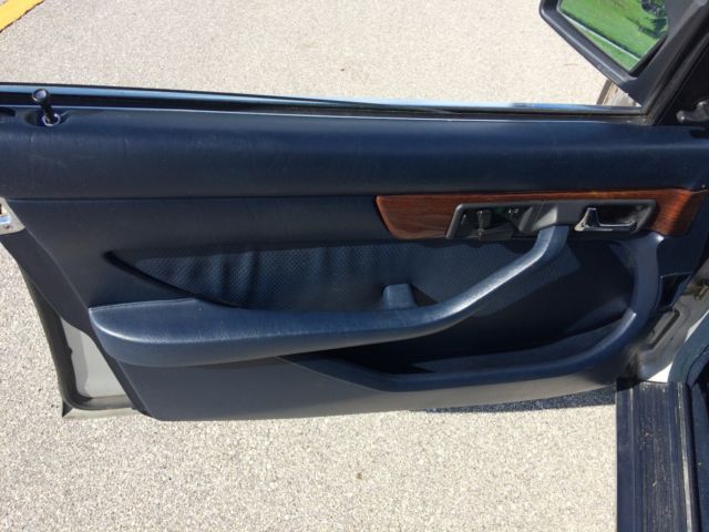 1985 Silver Mercedes-Benz 500-Series Sedan