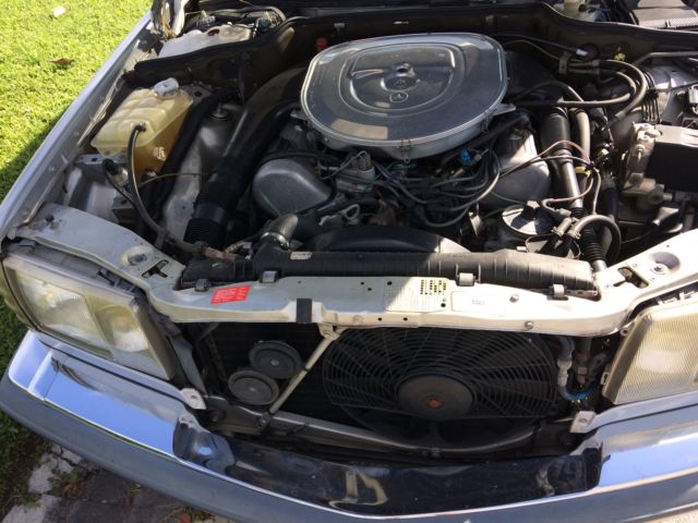 1985 Silver Mercedes-Benz 500-Series Sedan