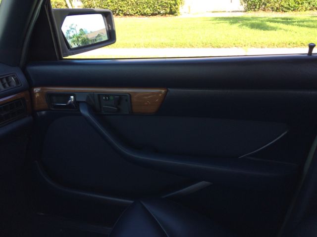 1985 Silver Mercedes-Benz 500-Series Sedan