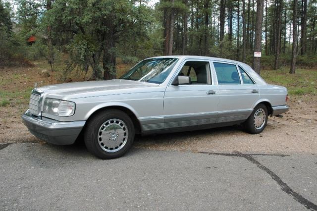 1985 Silver Mercedes-Benz 500-Series Sedan