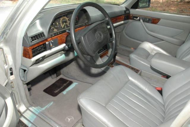 1985 Silver Mercedes-Benz 500-Series Sedan