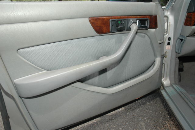 1985 Silver Mercedes-Benz 500-Series Sedan