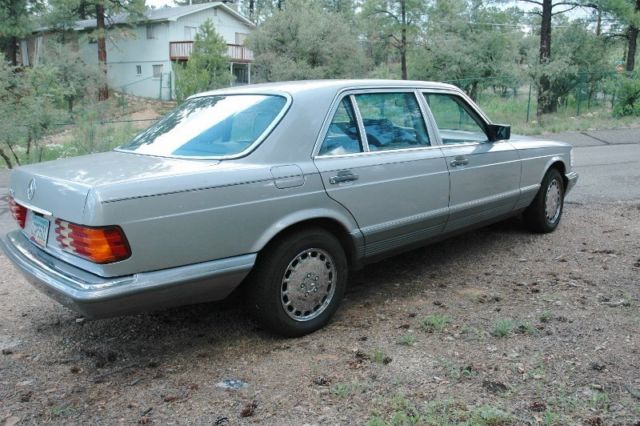 1985 Silver Mercedes-Benz 500-Series Sedan