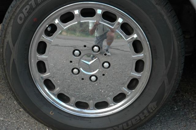 1985 Silver Mercedes-Benz 500-Series Sedan