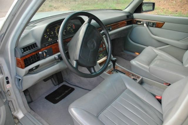 1985 Silver Mercedes-Benz 500-Series Sedan