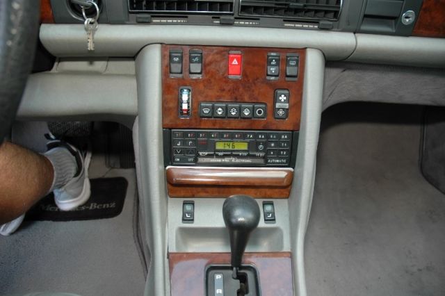 1985 Silver Mercedes-Benz 500-Series Sedan