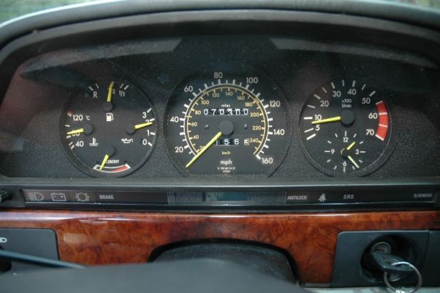 1985 Silver Mercedes-Benz 500-Series Sedan