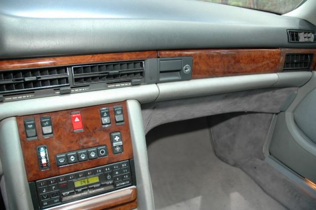 1985 Silver Mercedes-Benz 500-Series Sedan