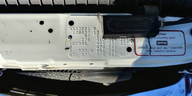 1985 White Mercedes-Benz 500-Series Sedan