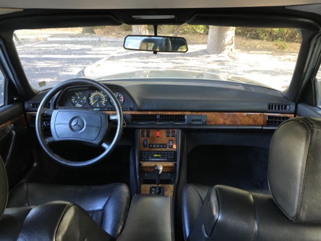 1985 Beige/ gold Mercedes-Benz 500-Series Sedan